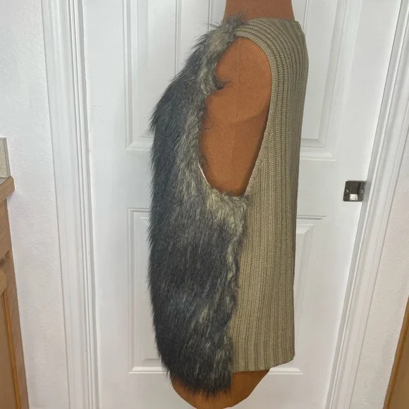 Boutique Faux Fur Vest by Live Change Size XL - Picture 3 of 10